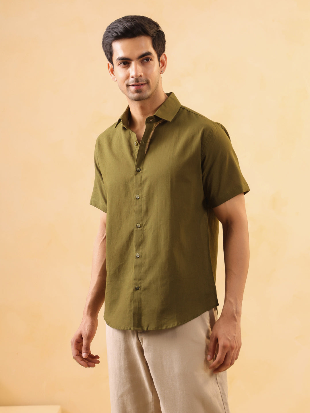 Olive Breeze Men’s Classic Short-Sleeve Shirt