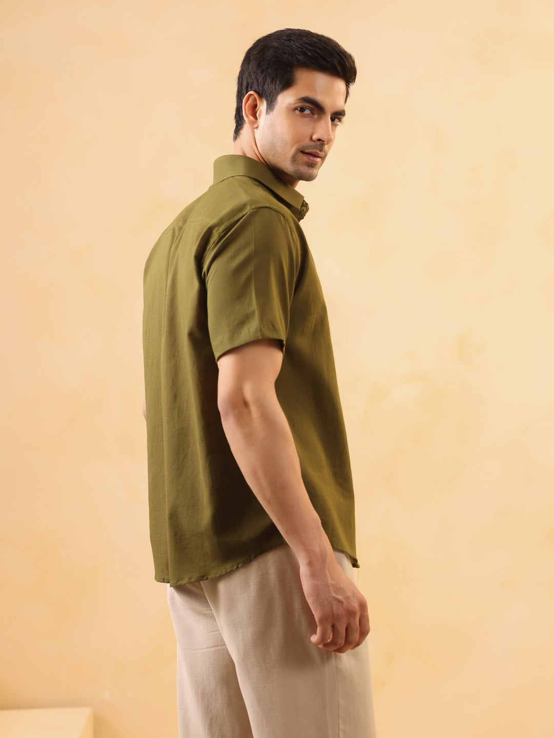 Olive Breeze Men’s Classic Short-Sleeve Shirt