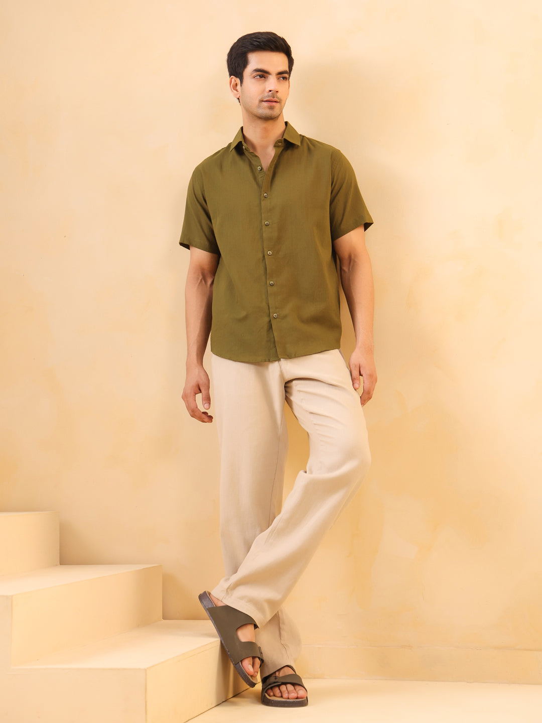 Olive Breeze Men’s Classic Short-Sleeve Shirt